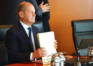 La svolta a destra di Scholz. "Governo con Cdu e Csu"