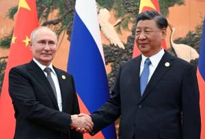 Putin (in ginocchio) da Xi. Anti-Usa da Kiev a Gaza