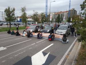 A4 bloccata dagli attivisti di Ultima Generazione: le immagini della manifestazione