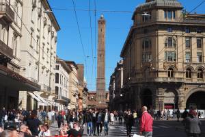 Palpeggiata, buttata a terra, stuprata in centro: l'orrore dei due africani a Bologna