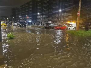 Nubifragio nella notte, tempesta di fulmini: a Milano esonda il Seveso