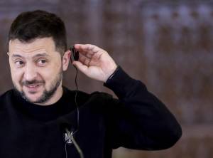 Zelensky "tradito" dai suoi collaboratori: "Deriva messianica"