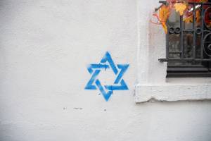 "Si respira odio, l'antisemitismo fa paura". La denuncia del direttore del Museo della Brigata ebraica
