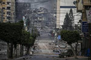 Gaza accerchiata. Bombe sui bunker