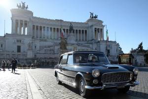 Lancia Flaminia, guarda la gallery