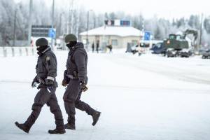 Agenti schierati al confine russo: la risposta alla "sfida ibrida" di Putin