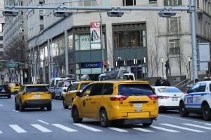 Deraglia la metro a New York, diversi feriti. Linee bloccate e traffico in tilt