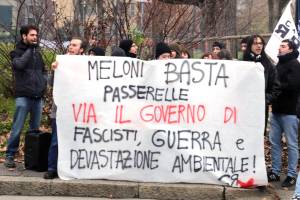 Gli "antifascisti" dell'alluvione contestano la premier ma i comitati li sconfessano: "Mantenuti gli impegni"