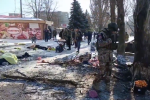Strage al mercato di Donetsk: 25 morti. La Russia accusa Kiev: "Attacco terroristico"