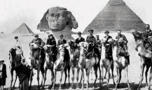 Winston Churchill, Gertrude Bell e Lawrence d'Arabia nel 1921