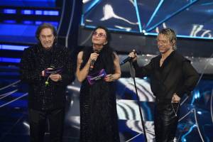 Sanremo 2024: ecco il look della seconda serata del Festival di Irama