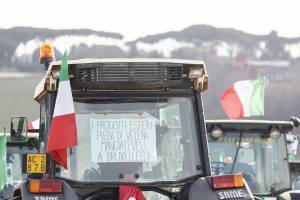 Le immagini del corteo dei trattori verso Roma