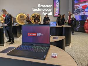 L'AI per tutti e un monitor stereoscopico: il futuro dei Pc secondo Lenovo