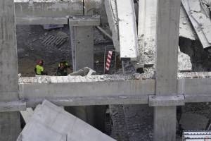 Le immagini del crollo nel cantiere di Firenze