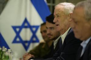 Gantz scarica Netanyahu: "Via, ostacola la vittoria"
