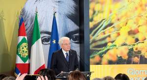 "Ancora lontana la piena parità". Il presidente Mattarella celebra le donne al Quirinale