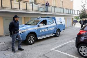 Il luogo dell'incendio a Bologna dove sono morti tre bambini e la loro mamma