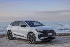 Primo contatto con la nuova Audi Q4 e-tron, batteria e powertrain: tutte le novità 