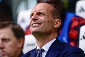 "Faccia una domanda più intelligente". La sfuriata di Allegri contro il giornalista