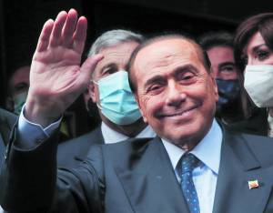"Segno d'affetto per papà". Il libro su Berlusconi è già top di vendite