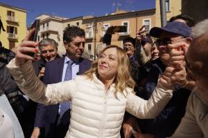 Meloni-Salvini confronto sull'Ue. Il vicepremier: no a governi con i Socialisti
