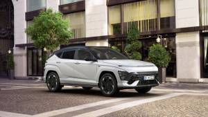 Hyundai Kona elettrica, scendono i listini per il 2024, Ecobonus anche per la 64,8 kWh