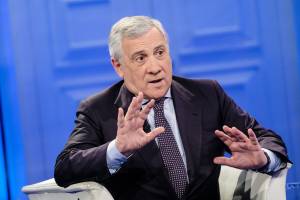"Reazione sproporzionata". Tajani ammonisce Israele