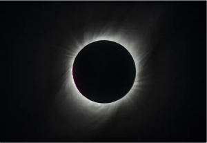 Eclissi dell'8 aprile, il fenomeno meterologico dell'anno. Migliaia in viaggio per vederla