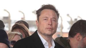 "Viola la legge". "Fate disinformazione": scontro totale tra Musk e l'Ue