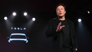 Tesla rinuncia all'elettrico low-cost? Musk nega tutto