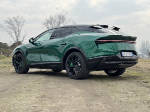 Lotus Eletre: guarda il video in pillole del suv elettrico da 612 CV