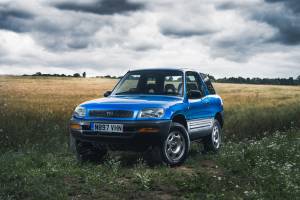 Toyota RAV4, il primo SUV compatto di sempre compie 30 anni