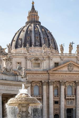 "È per difesa personale", parroco armato fermato in Vaticano