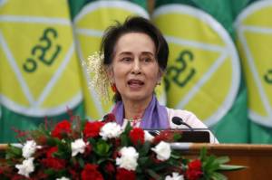 Birmania, scarcerata Aung San Suu Kyi: trasferita ai domiciliari