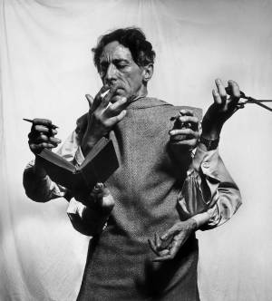 Jean Cocteau nel fotomontaggio di Philippe Halsman ("Il versartile Cocteau", 1949)