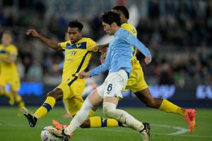 La Lazio piega il Verona e resta in scia per l'Europa