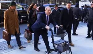 Weinstein ricoverato in ospedale dopo il trasferimento nel carcere di New York