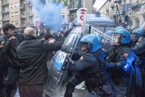 "115 agenti e 41 manifestanti feriti". Il bilancio di Piantedosi sulle manifestazioni del 2024