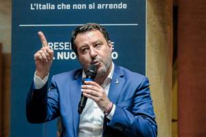 Salvini accusa i giudici. "Se li intercettassero..."