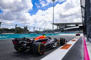 F1, Verstappen vince la sprint race di Miami ma stavolta Leclerc è vicino