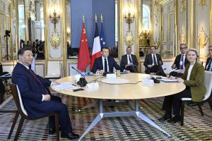 La guerra, l'incontro con Macron e il tour in Europa: cosa c'è dietro la missione di Xi