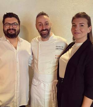 Da sinistra Gaetano Marinaccio, chef Alfonso Daviducci, Nadia Petronio