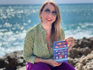 La giornalista Isa Grassano, autrice del taccuino "Book Sun Lover" (Giraldi Editore)