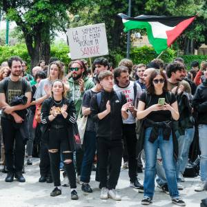 Scritte pro-Palestina sui muri: così gli attivisti preparano le barricate a La Sapienza