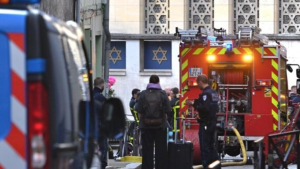 Bomba in Francia, spari in Svezia. È allarme antisemitismo nell'Ue
