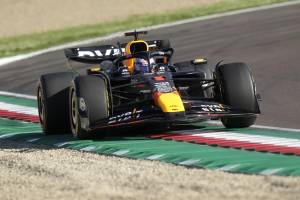F1 Imola, qualifiche: Verstappen pole position da record, deludono le Ferrari