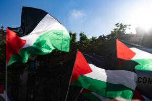 Spagna, Norvegia e Irlanda riconoscono la Palestina. Ira di Israele: "Premio per i terroristi"