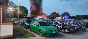 Milano, incendio in un deposito di roulotte: a fuoco 10 mezzi