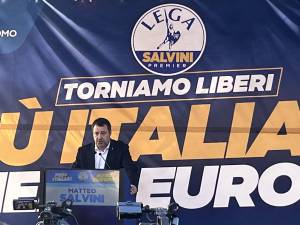 Salvini al fianco di Vannacci: "Noi contro i sequestratori di Bruxelles"