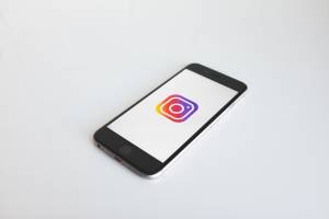 Instagram, pronto l'aggiornamento che fa infuriare gli utenti: polemiche sul social